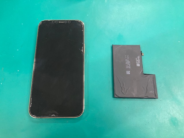 iPhone 12 ProMAX のバッテリー交換を行いました